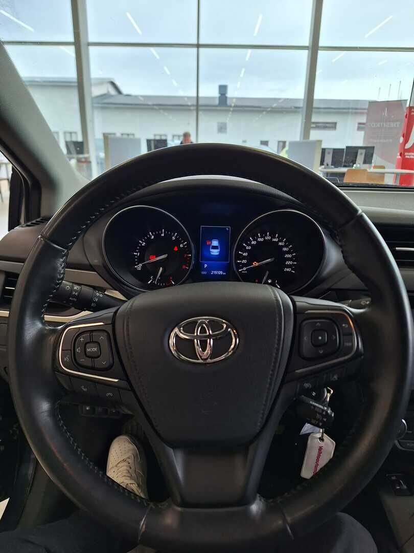Toyota Avensis 2017 Harmaa
