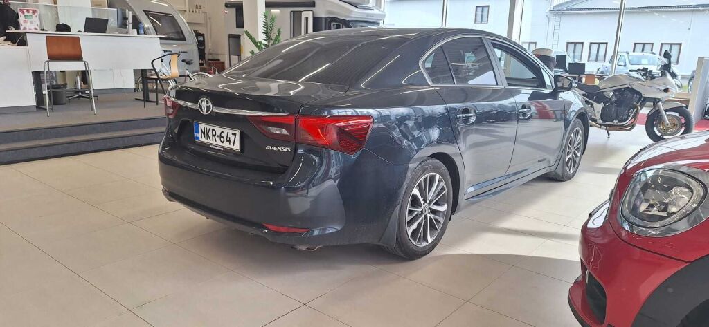 Toyota Avensis 2017 Harmaa