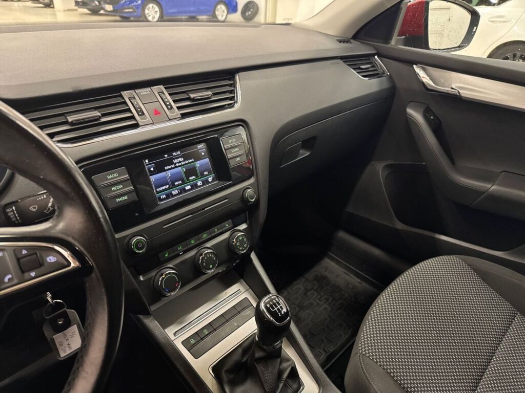 Skoda Octavia 2017 Punainen