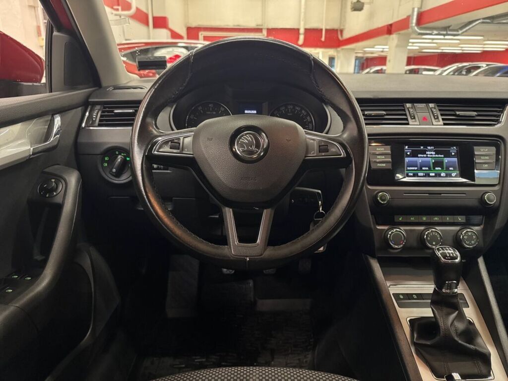Skoda Octavia 2017 Punainen