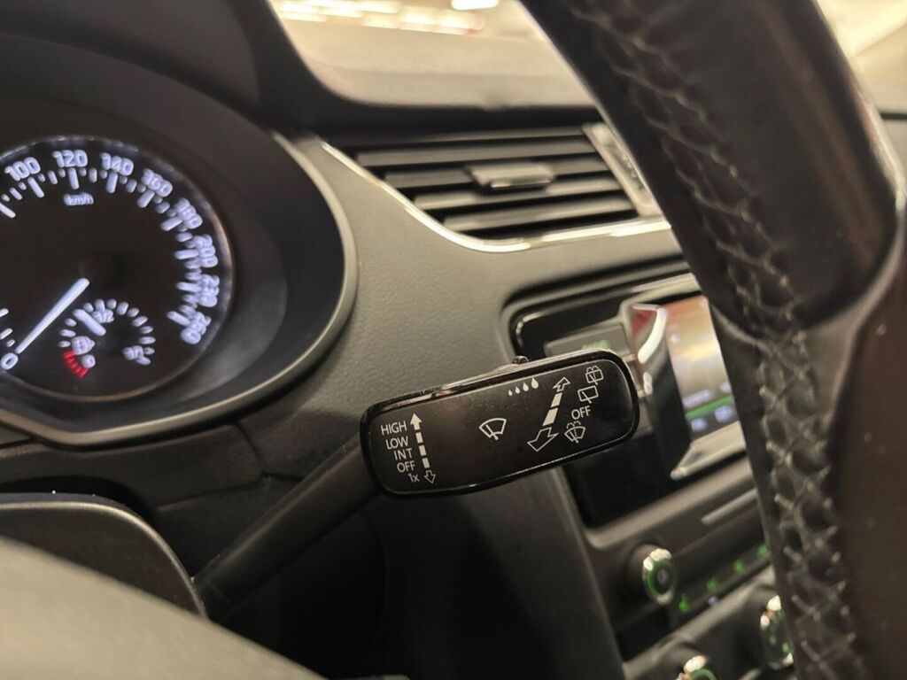 Skoda Octavia 2017 Punainen