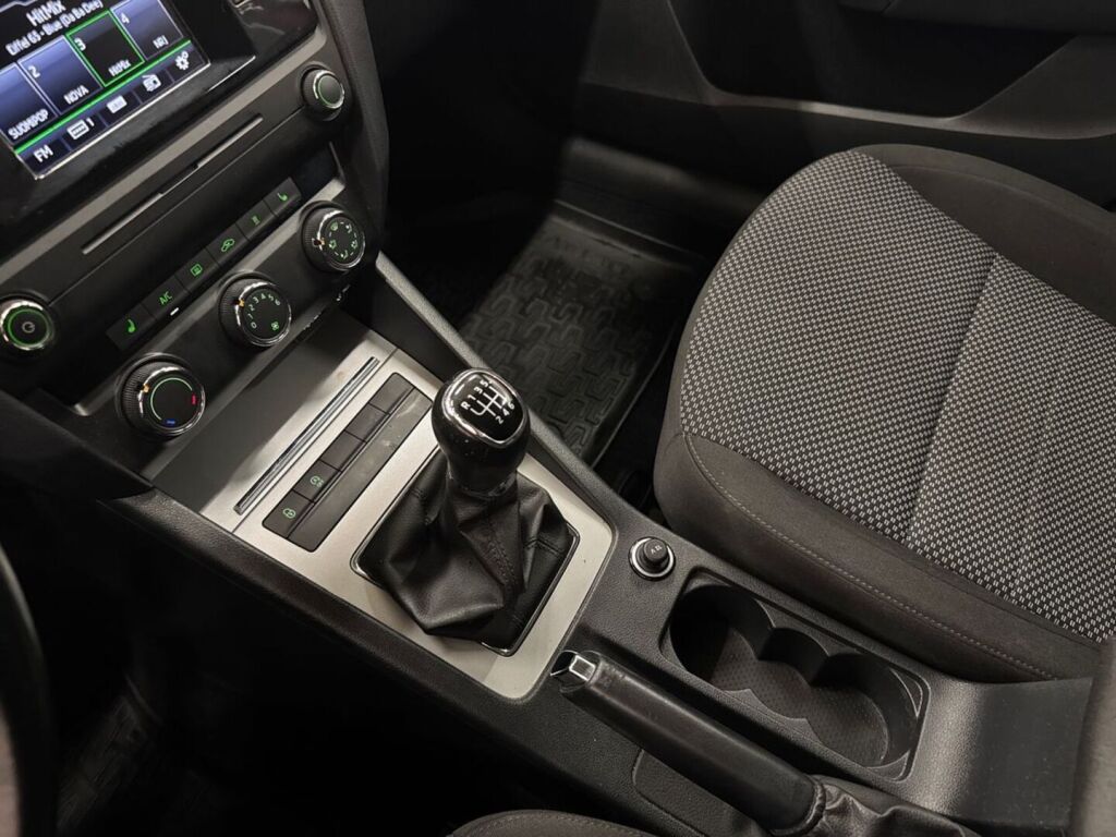 Skoda Octavia 2017 Punainen