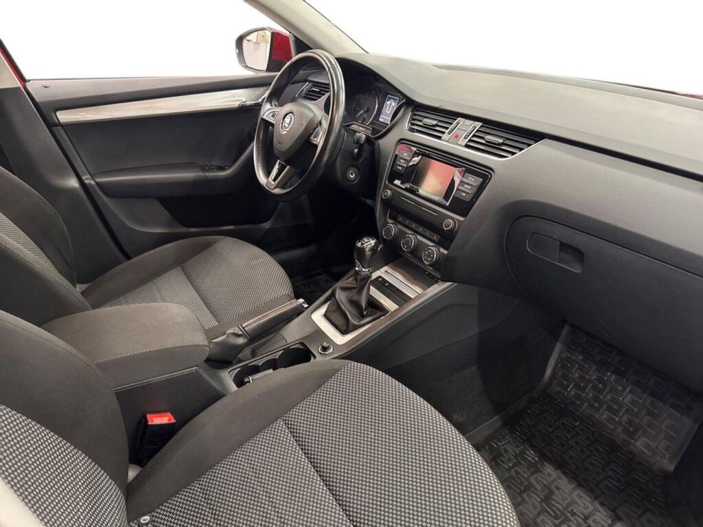 Skoda Octavia 2017 Punainen