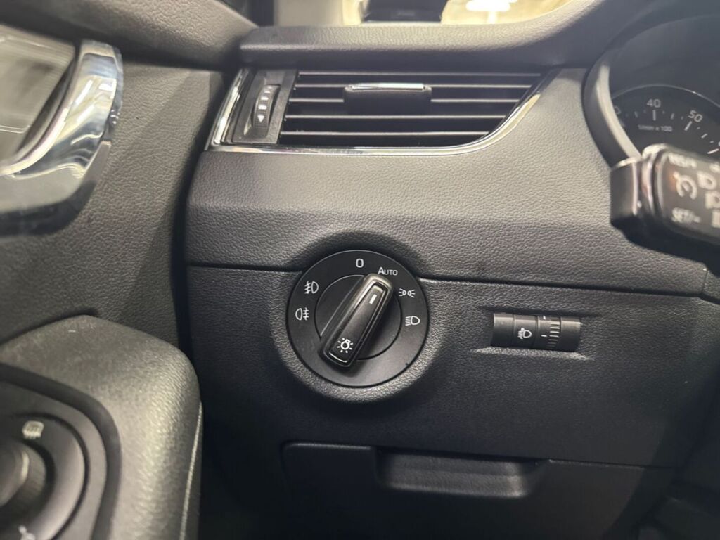 Skoda Octavia 2017 Punainen