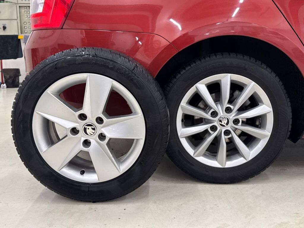 Skoda Octavia 2017 Punainen