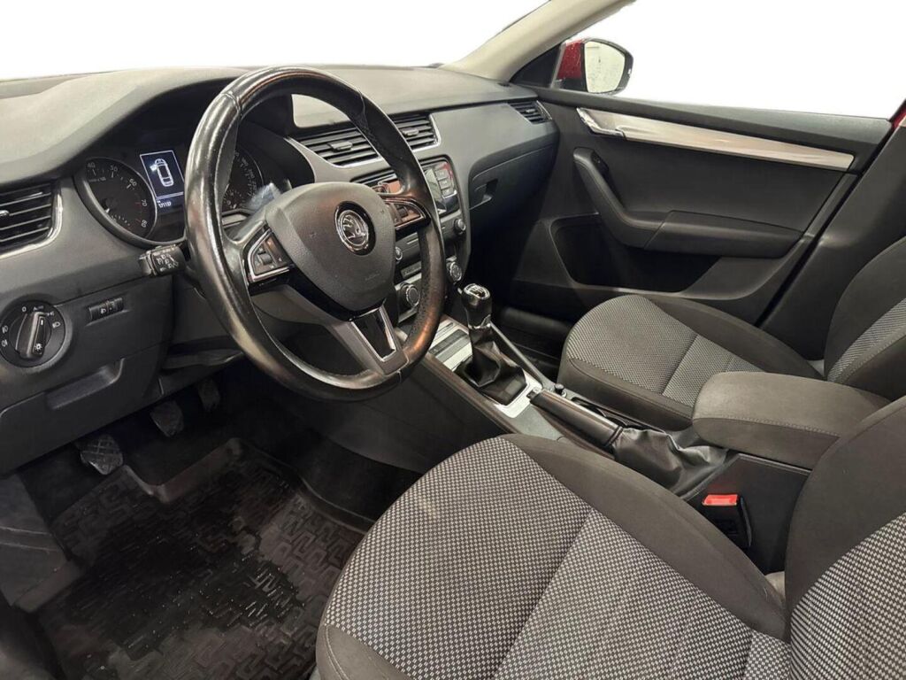 Skoda Octavia 2017 Punainen