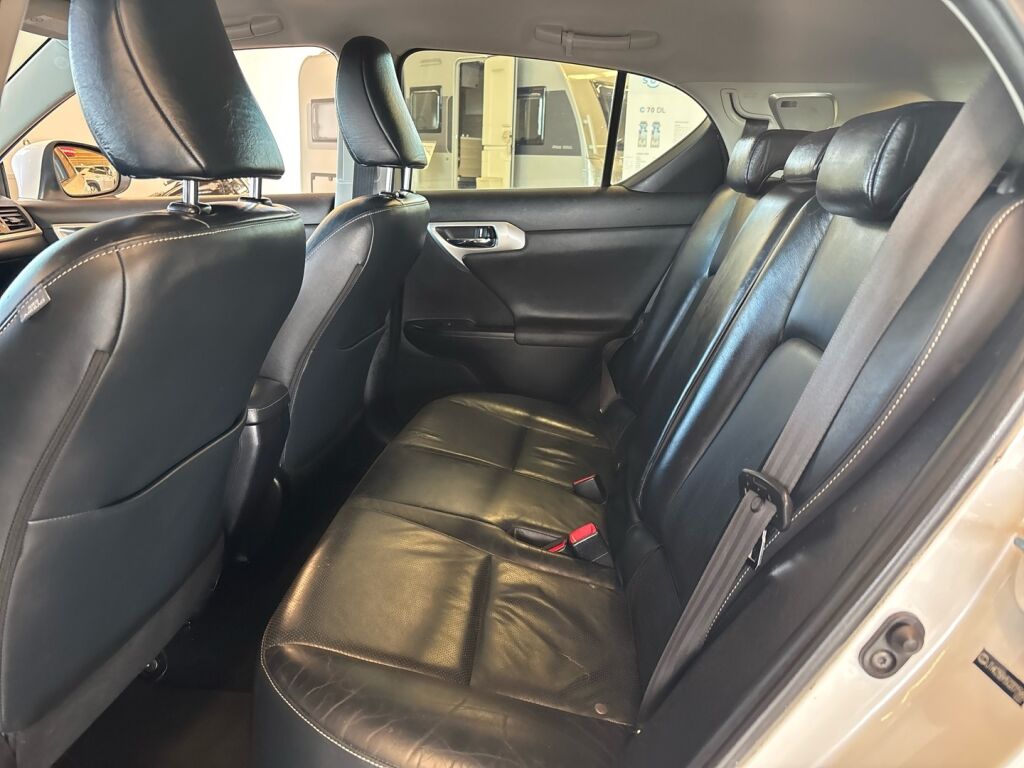 Lexus CT 2011 Valkoinen