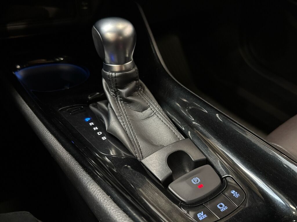 Toyota C-HR 2017 Musta