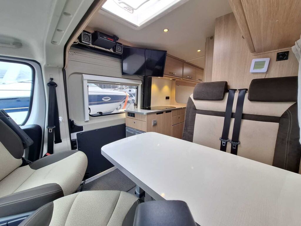 Pössl Roadcar VAN R 640 2017 9