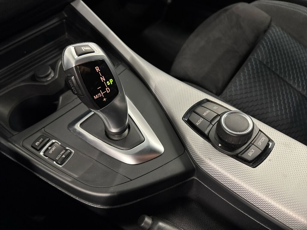 BMW 118 2017 Sininen