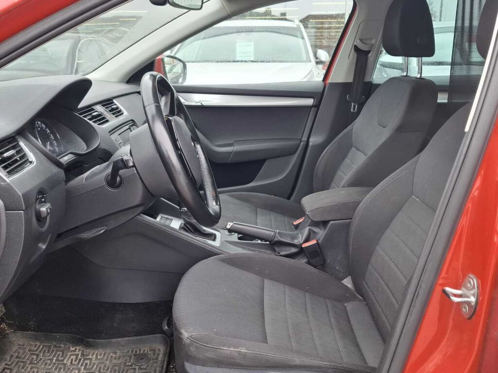 Skoda Octavia 2017 Punainen