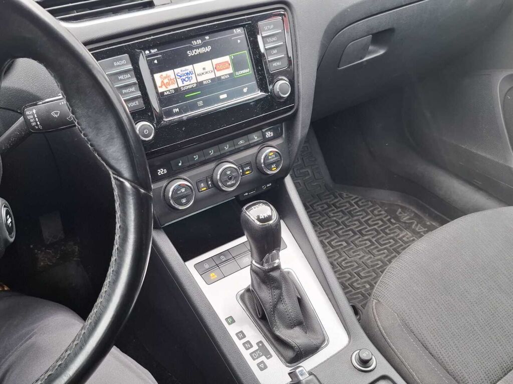 Skoda Octavia 2017 Punainen