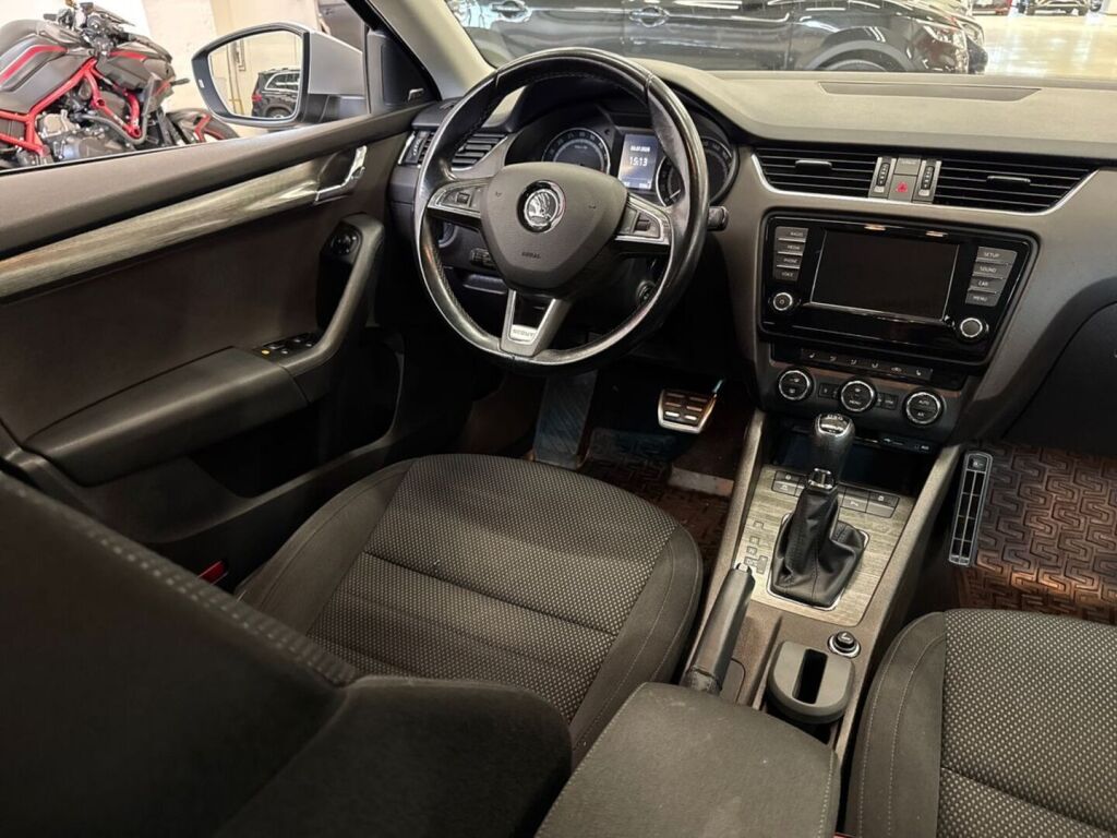 Skoda Octavia 2017 Musta