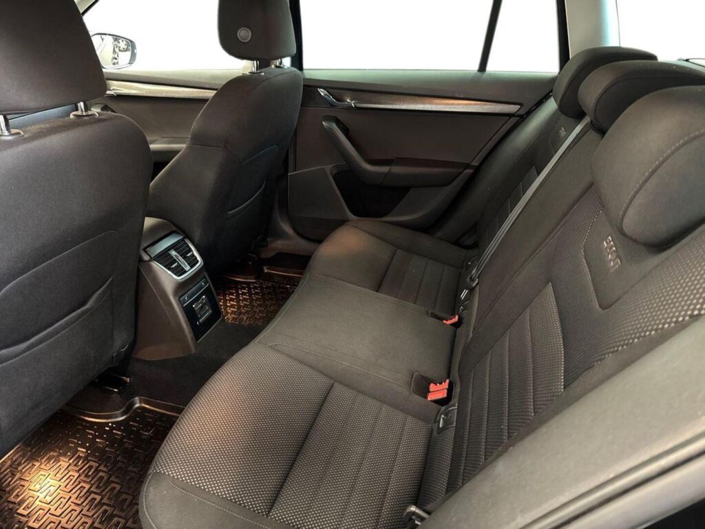 Skoda Octavia 2017 Musta