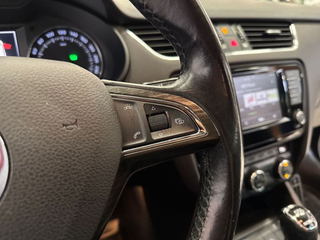 Skoda Octavia 2017 Musta