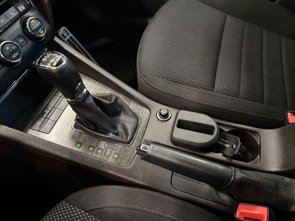 Skoda Octavia 2017 Musta