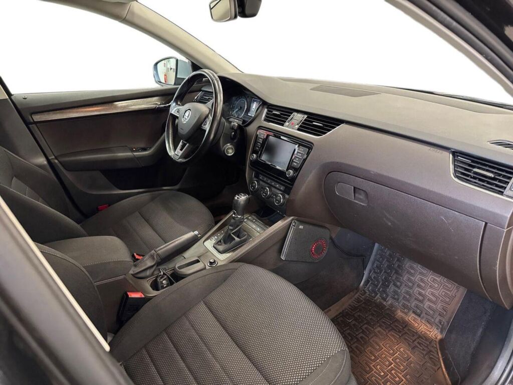 Skoda Octavia 2017 Musta