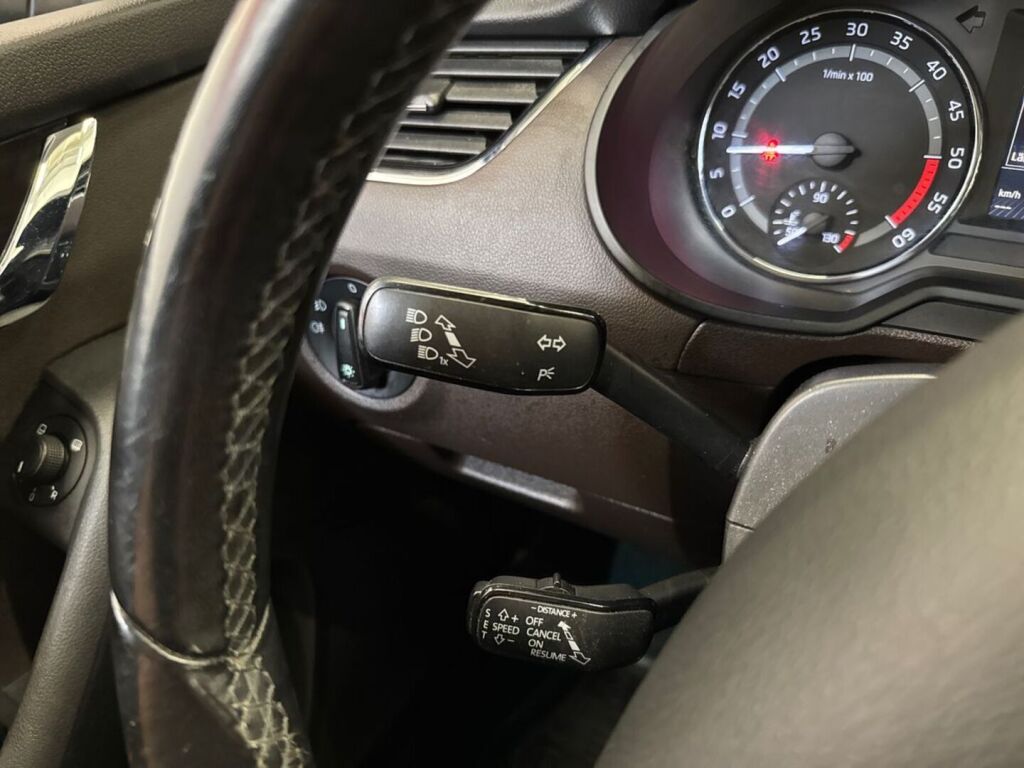 Skoda Octavia 2017 Musta