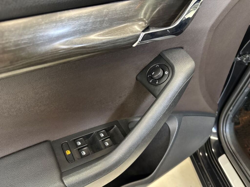 Skoda Octavia 2017 Musta