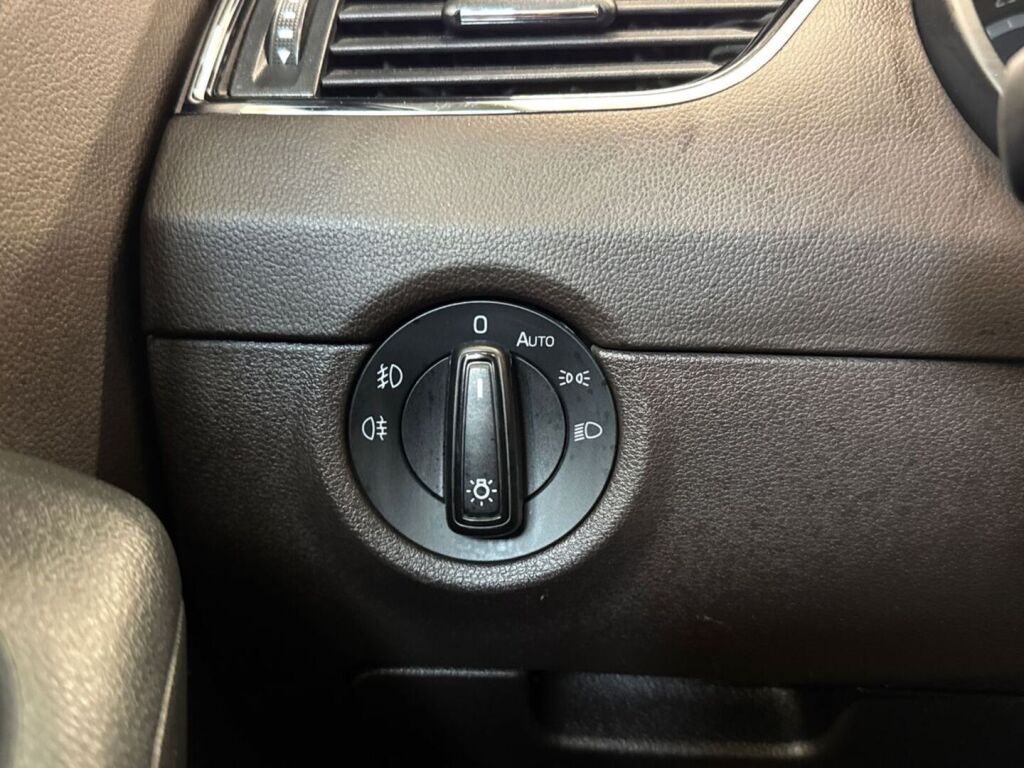 Skoda Octavia 2017 Musta