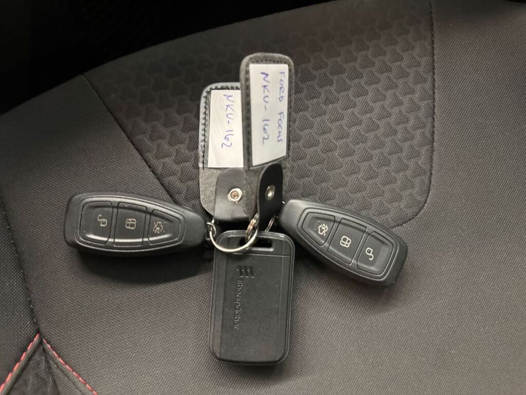 Ford Focus 2017 Metallinhohto Harmaa