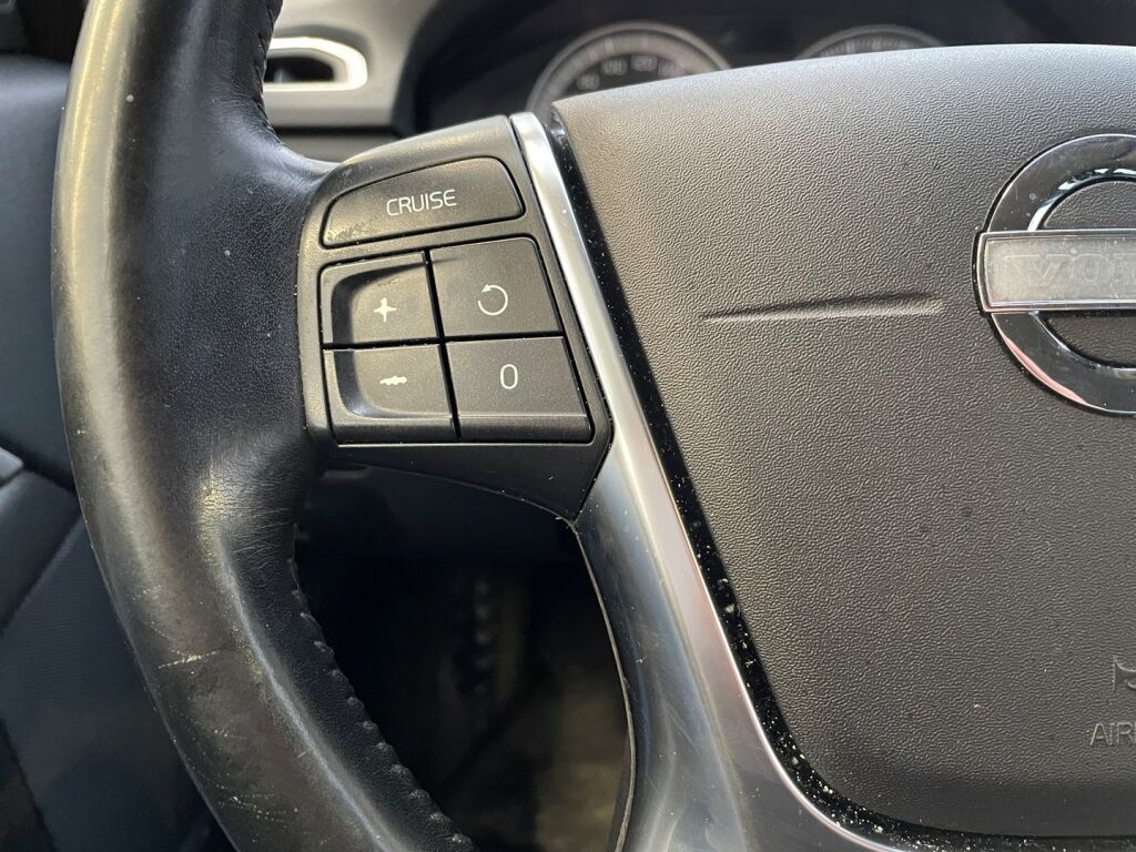 Volvo V70 2012 Valkoinen