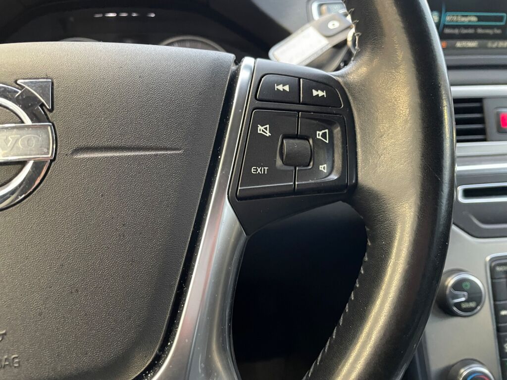 Volvo V70 2012 Valkoinen