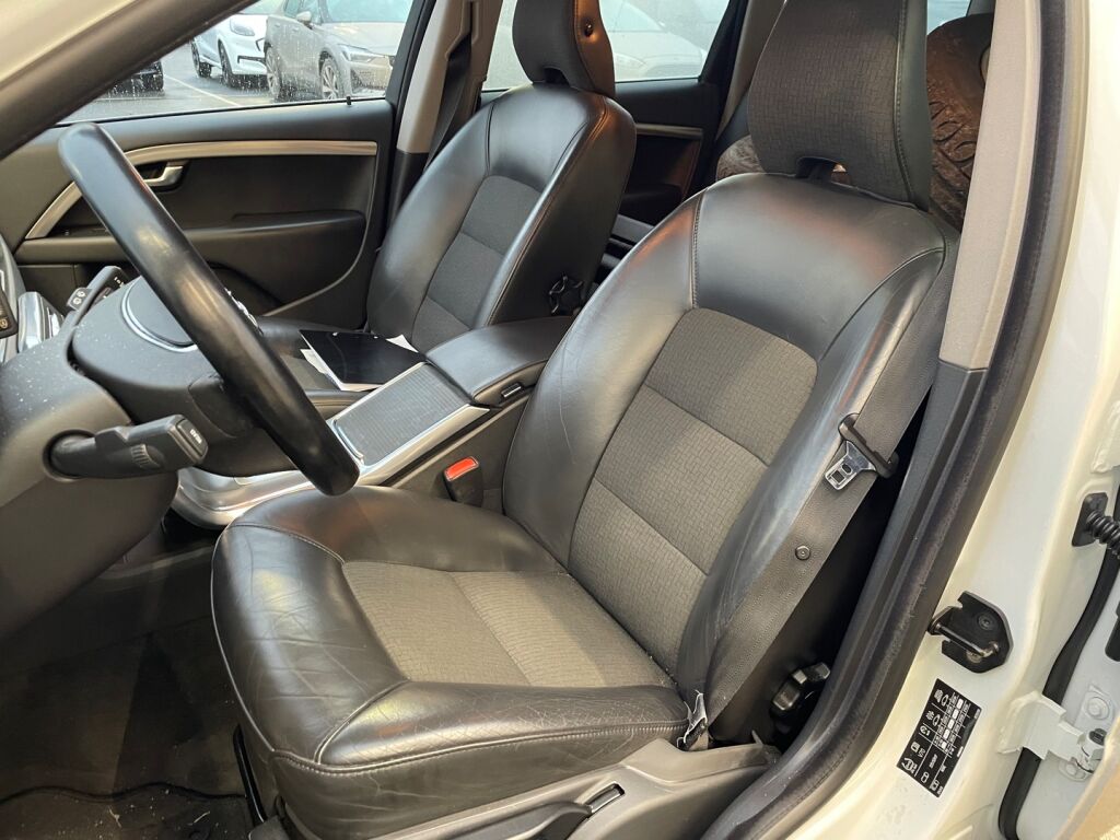 Volvo V70 2012 Valkoinen