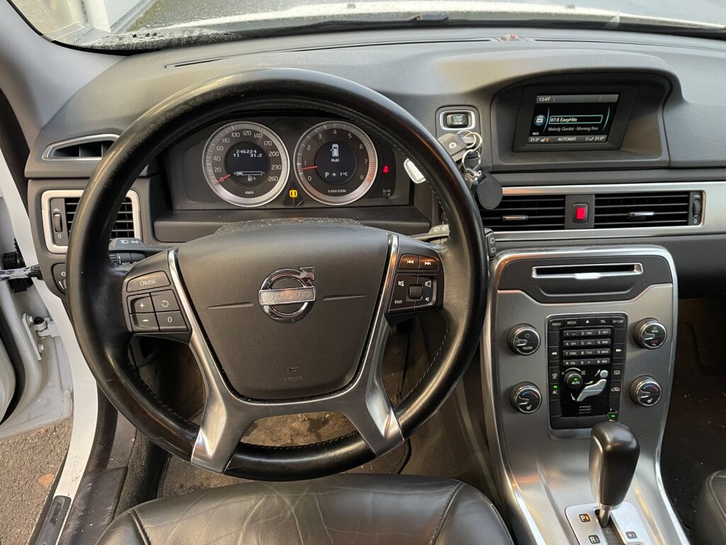 Volvo V70 2012 Valkoinen