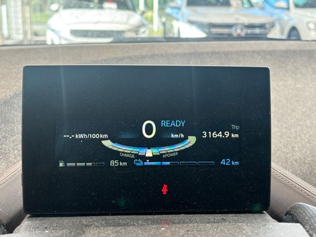 BMW i3 2016 Ruskea (beige)