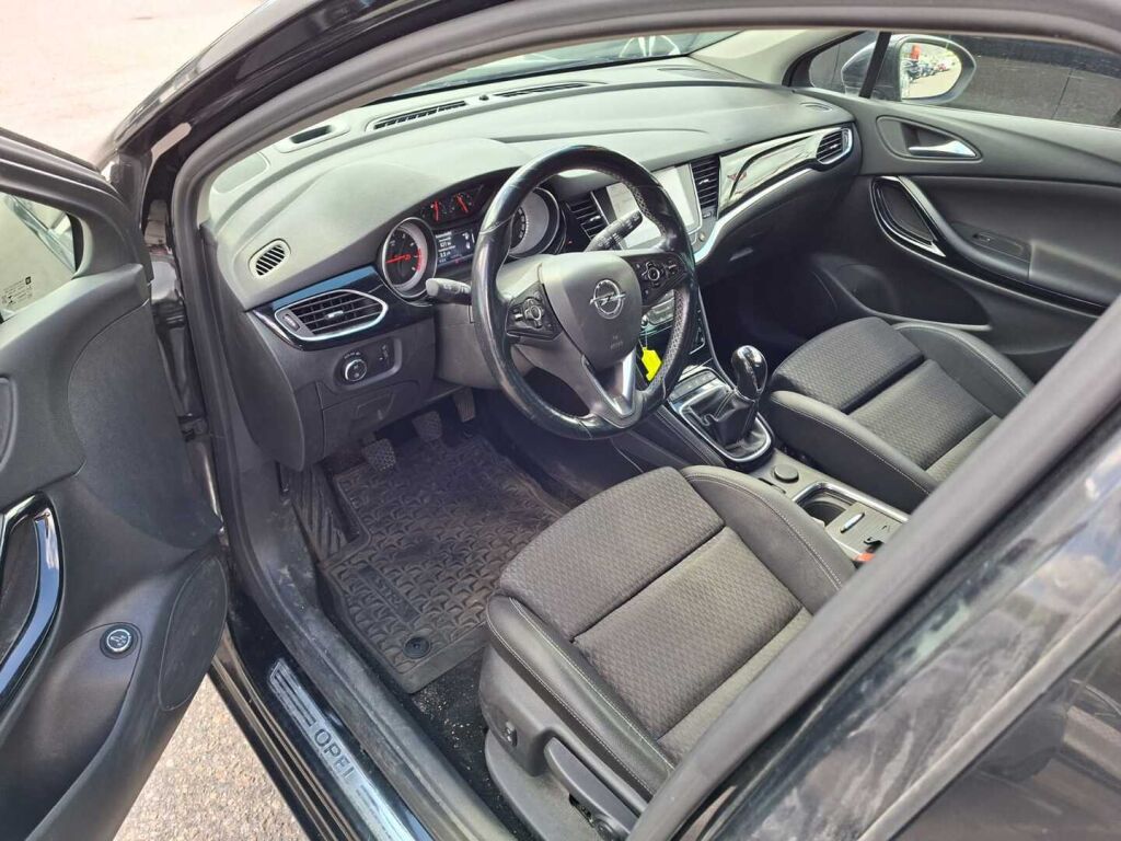 Opel Astra 2017 Musta