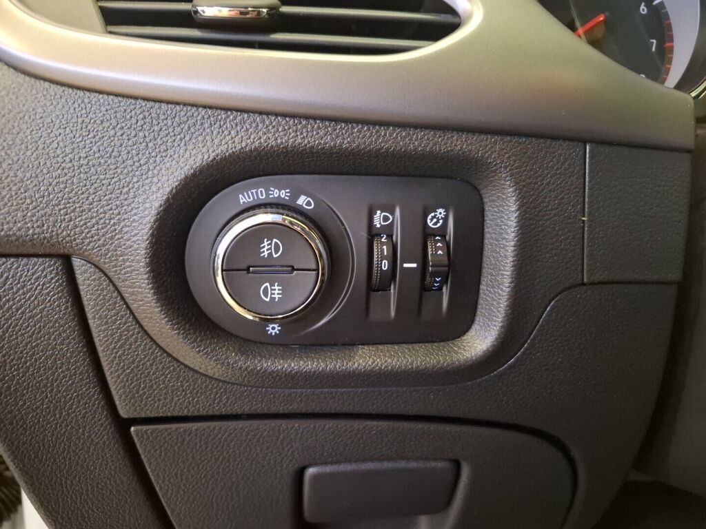 Opel Astra 2017 Valkoinen