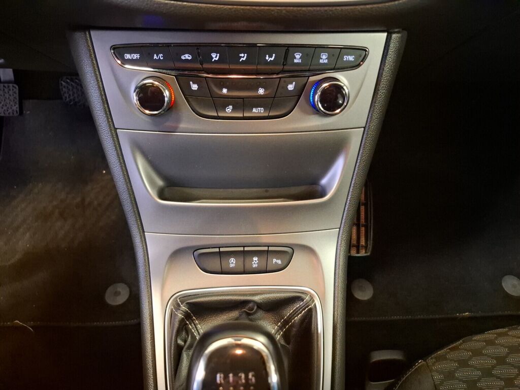 Opel Astra 2017 Valkoinen