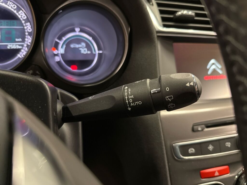 Citroen C4 2017 Punainen