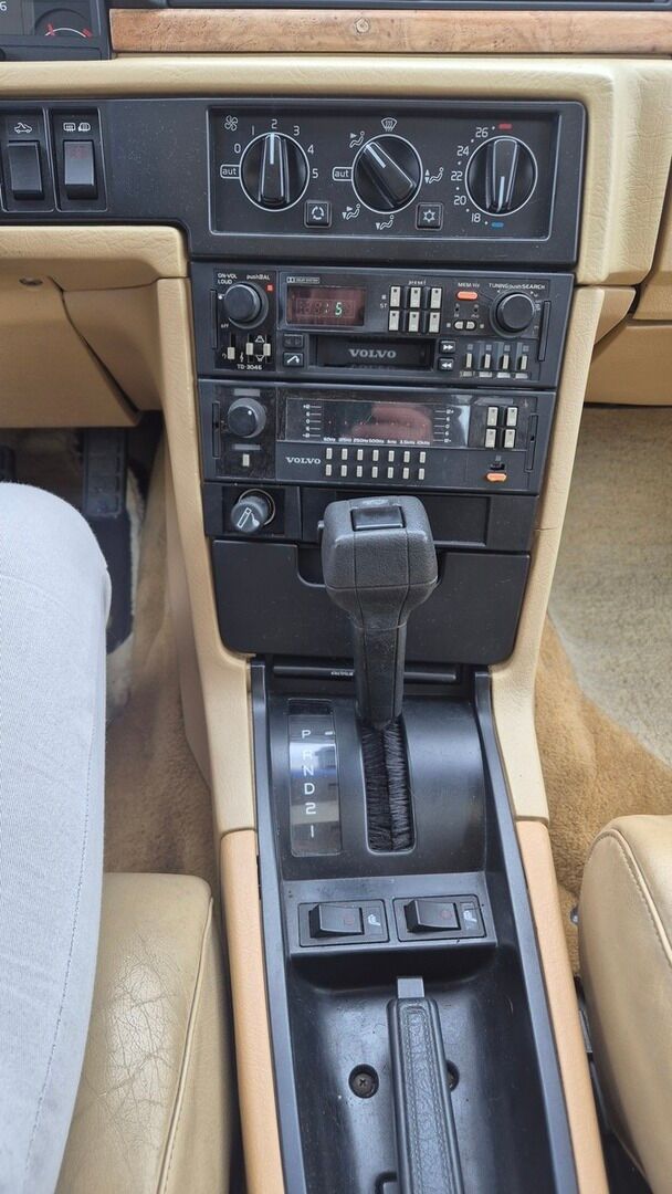 Volvo 780 1988 Ruskea (beige)