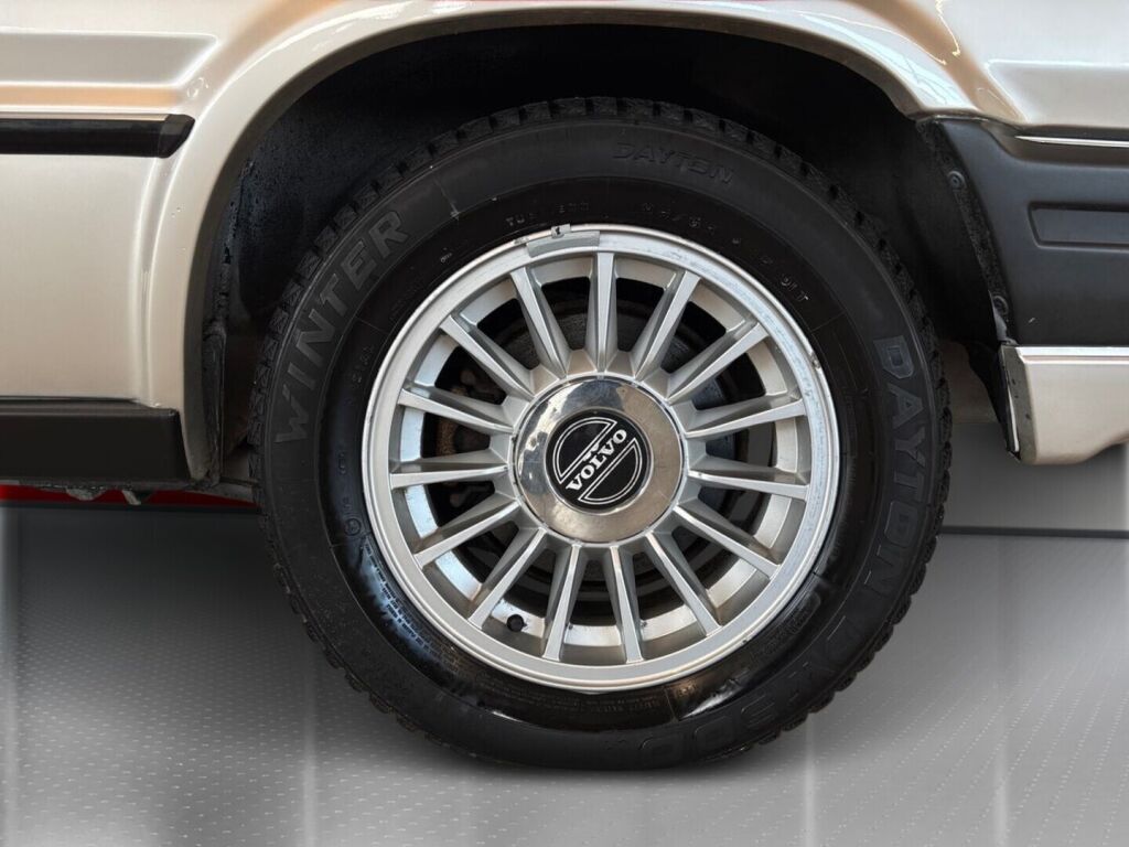 Volvo 780 1988 Ruskea (beige)