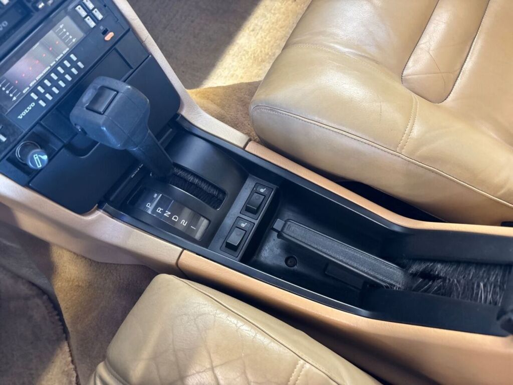 Volvo 780 1988 Ruskea (beige)