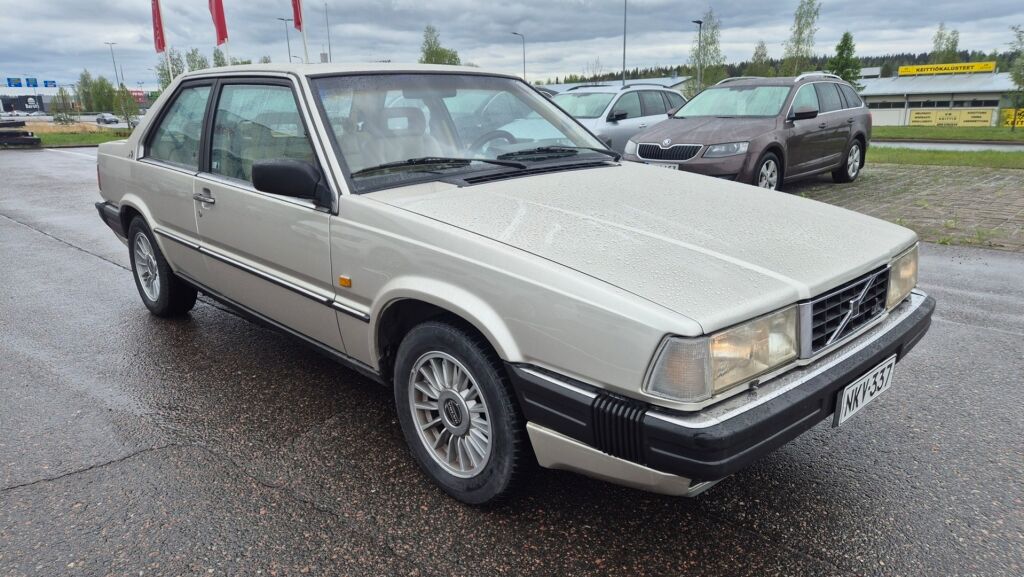 Volvo 780 1988 Ruskea (beige)