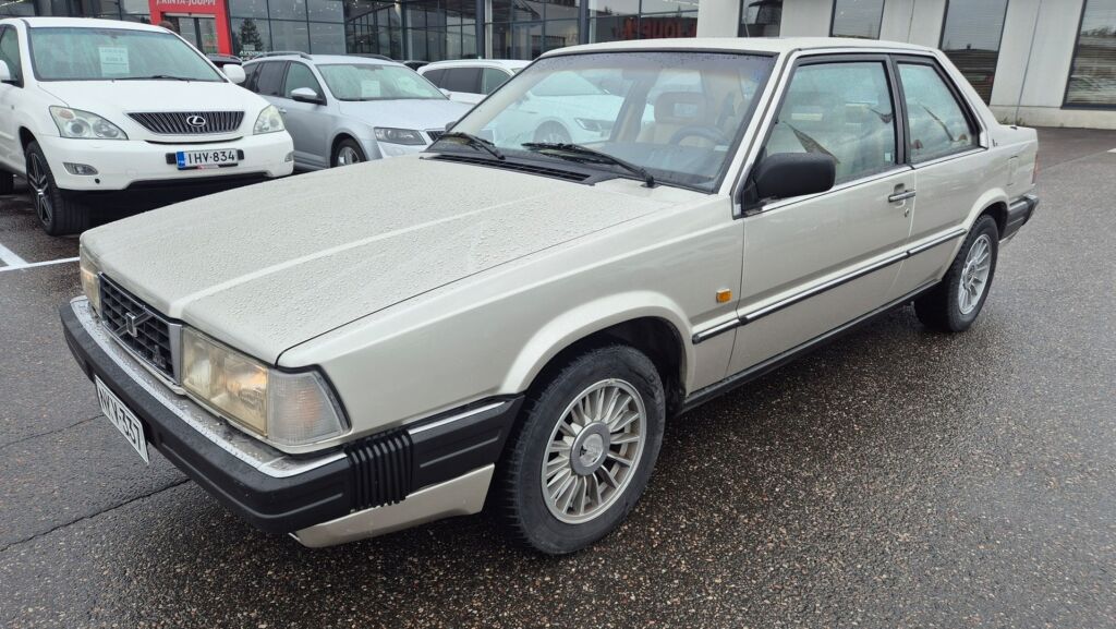 Volvo 780 1988 Ruskea (beige)