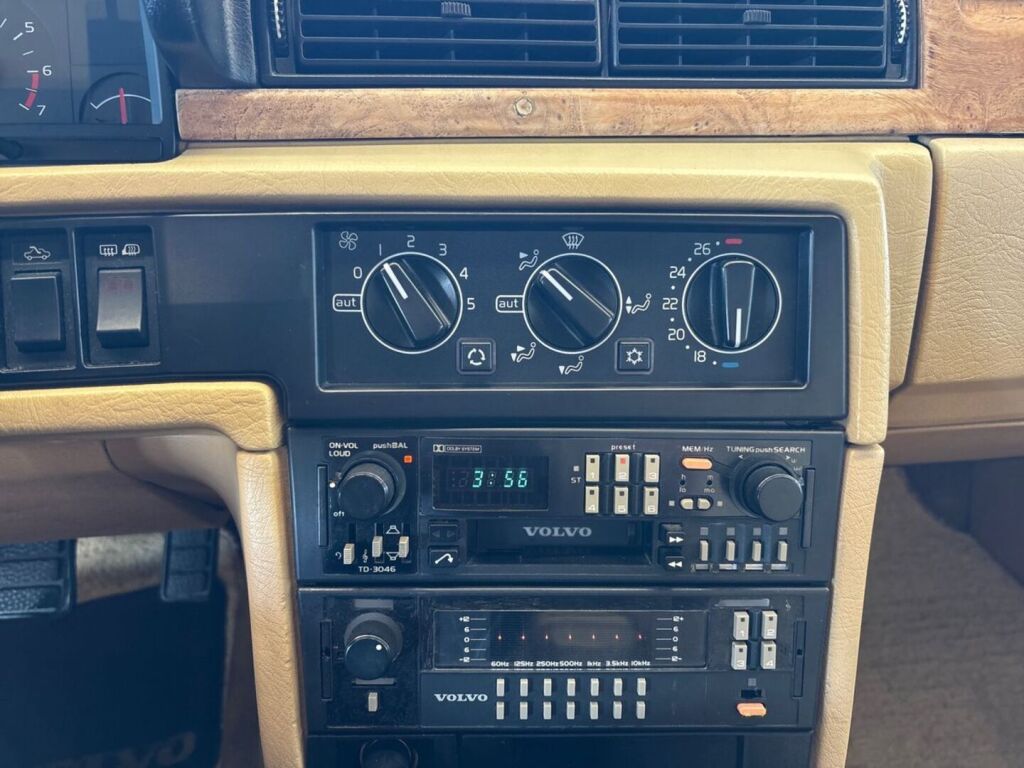 Volvo 780 1988 Ruskea (beige)