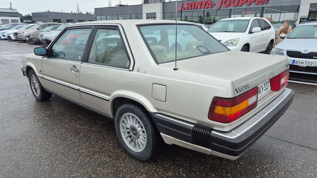 Volvo 780 1988 Ruskea (beige)