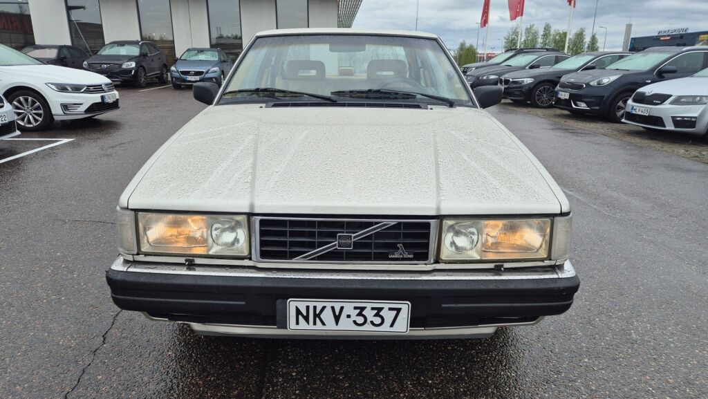 Volvo 780 1988 Ruskea (beige)