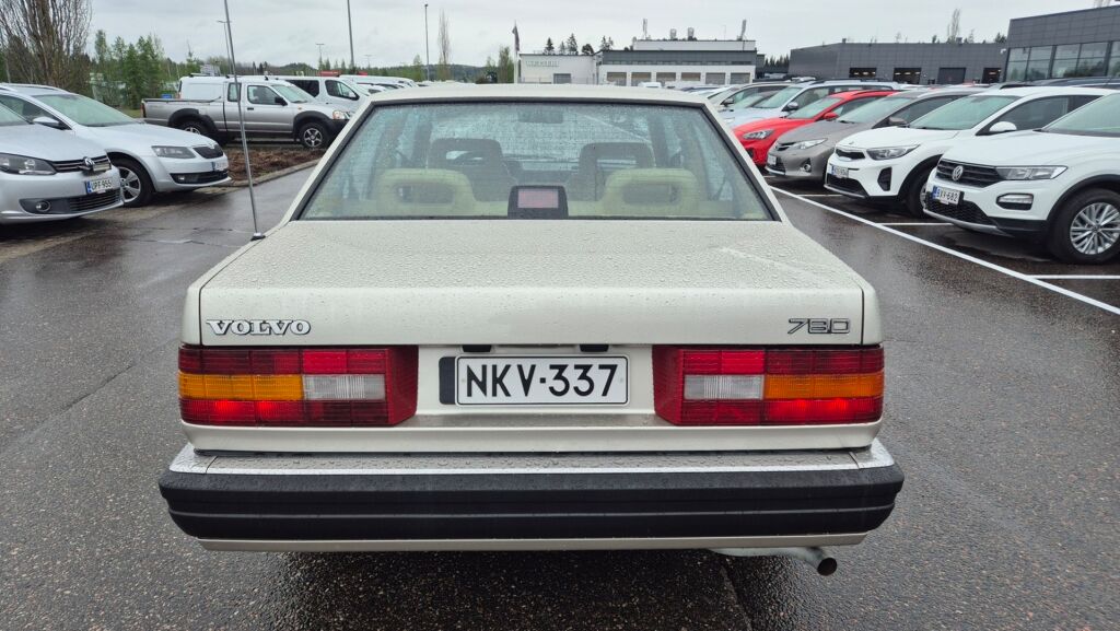 Volvo 780 1988 Ruskea (beige)