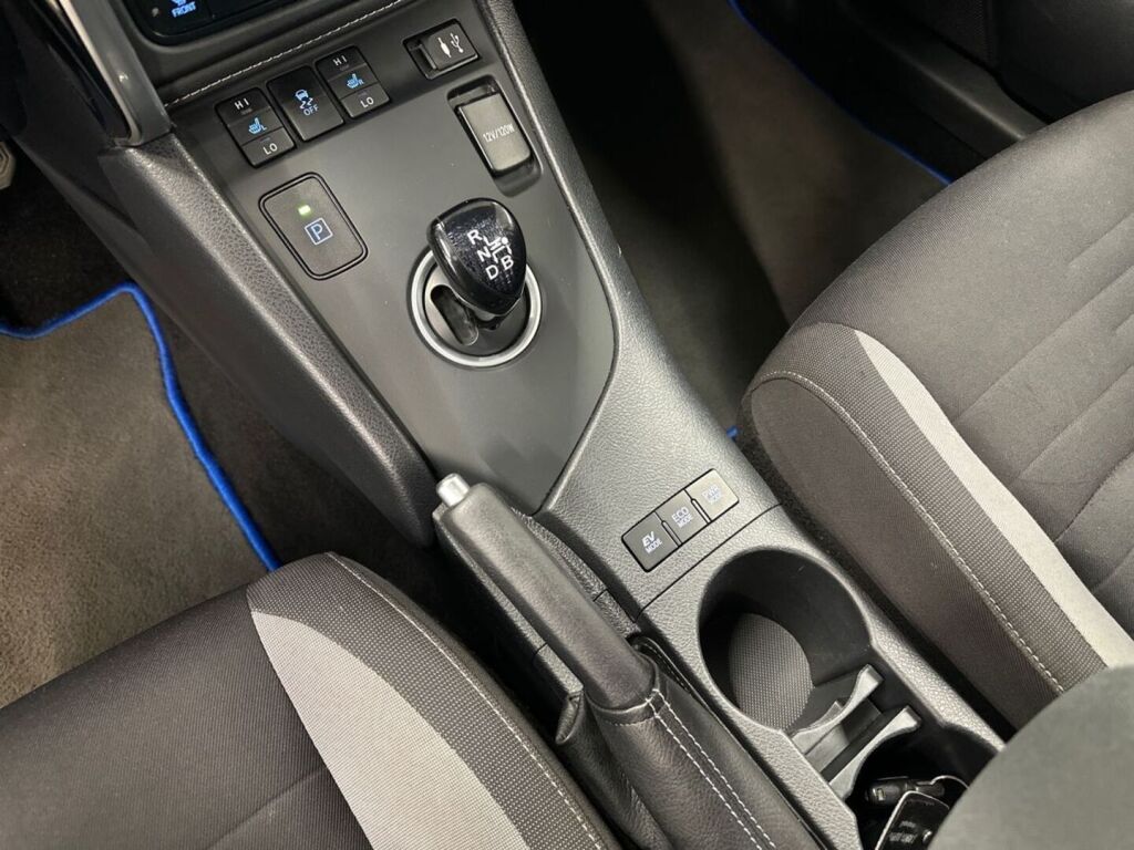Toyota Auris 2017 Harmaa