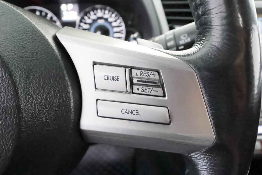 Subaru Legacy 2012 Valkoinen