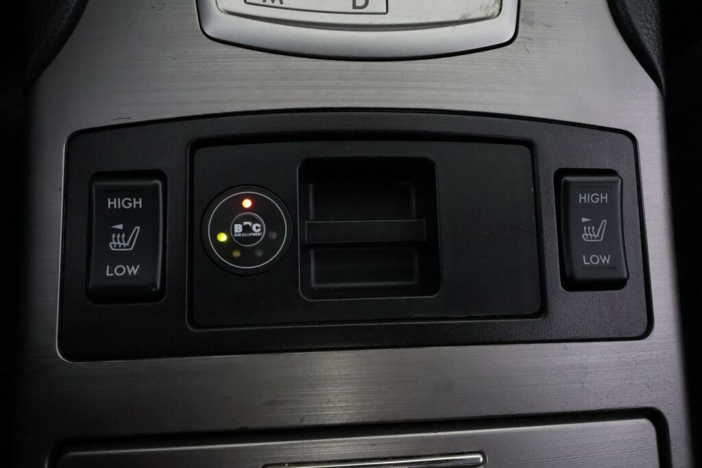 Subaru Legacy 2012 Valkoinen