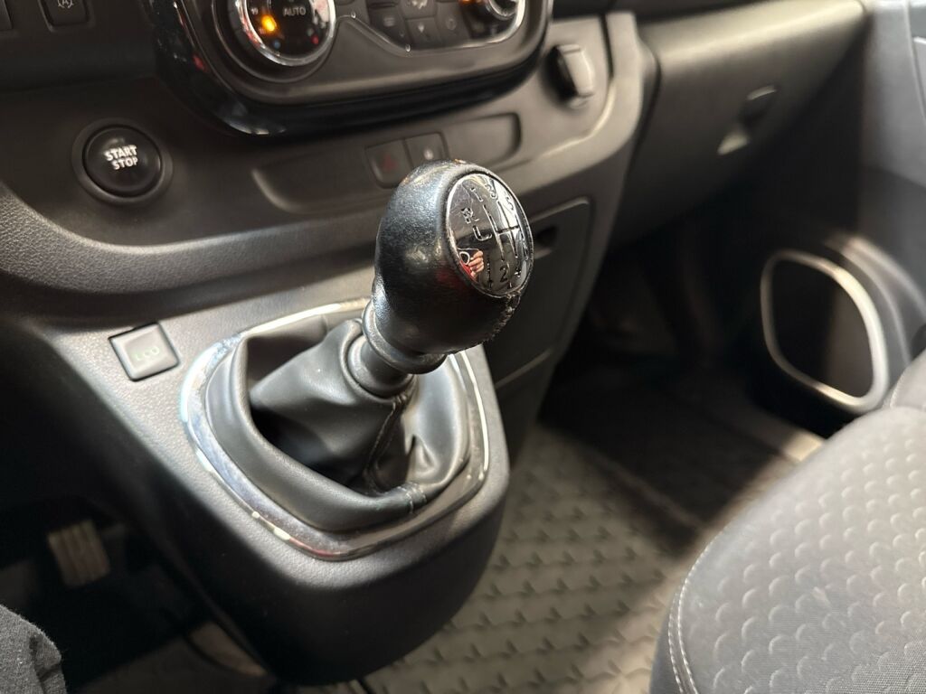 Opel Vivaro 2018 Musta