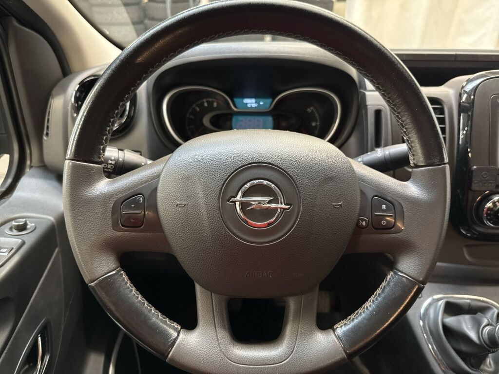 Opel Vivaro 2018 Musta