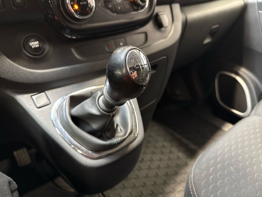 Opel Vivaro 2018 Musta