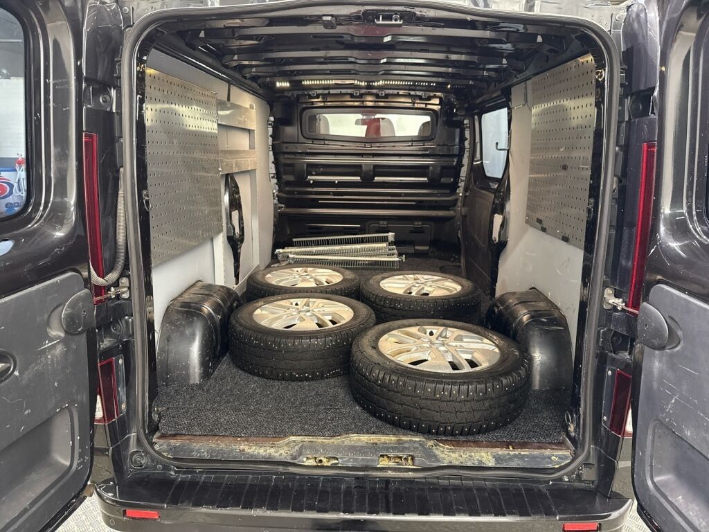 Opel Vivaro 2018 Musta